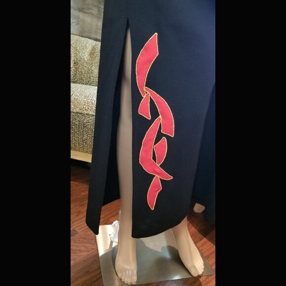 1970s Black Maxi Dress with Asian Inspired Graphics - Picture 4 of 9